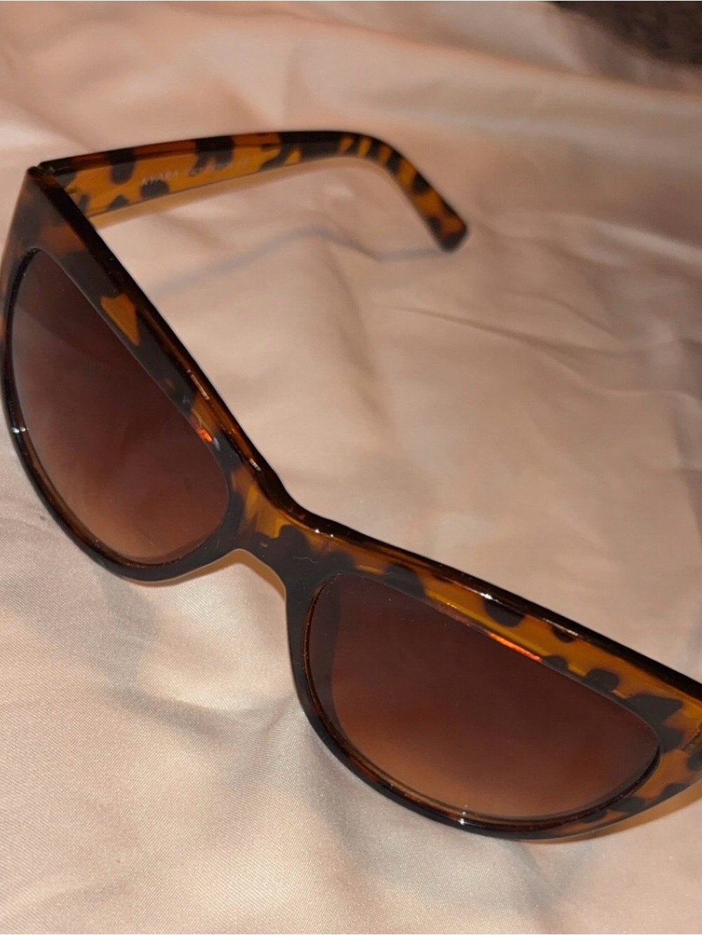 Tortoiseshell Cat-Eye Sunglasses - Brown